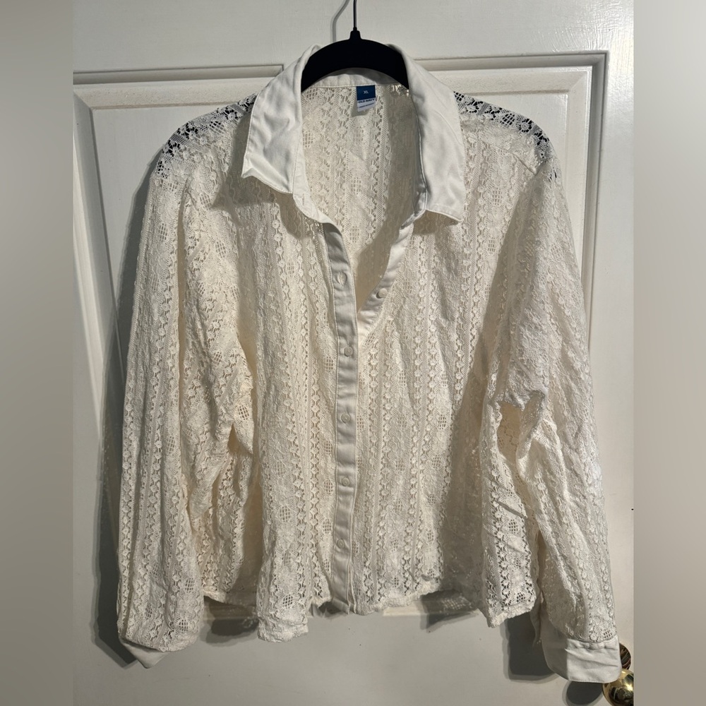 Cropped lace long sleeve polo style blouse